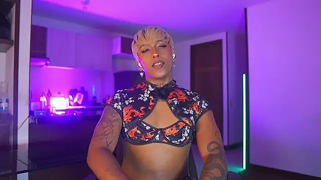 Snapshot of AmberRaus chatting on November 11, 2025, 4:45 am AmberRaus online show from November 11, 2025, 4:45 am