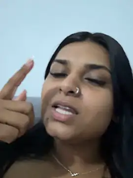 layla amin online show from November 2, 2025, 1:52 am