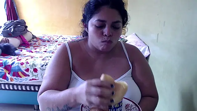 Snapshot of yulieth_bbw chatting on October 11, 2025, 3:21 pm yulieth bbw online show from October 11, 2025, 3:21 pm