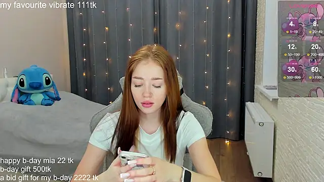 Snapshot of Hot_Mia_ chatting on January 21, 2025, 12:18 pm Hot Mia online show from January 21, 2025, 12:18 pm