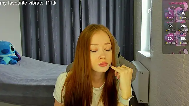 Snapshot of Hot_Mia_ chatting on March 5, 2025, 10:33 am Hot Mia online show from March 5, 2025, 10:33 am