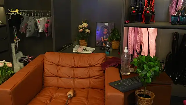 lacie le beauty online show from January 13, 2025, 5:12 pm