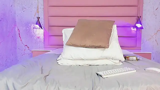 Snapshot of Scarleett_22 chatting on January 18, 2025, 12:46 am Scarleett 22 online show from January 18, 2025, 12:46 am