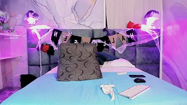 Snapshot of Scarleett_22 chatting on October 16, 2025, 7:59 pm Scarleett 22 online show from October 16, 2025, 7:59 pm