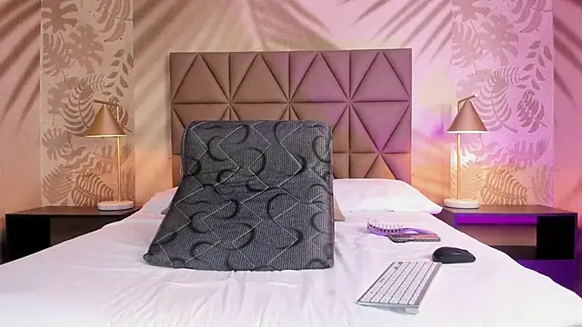 Snapshot of Scarleett_22 chatting on December 13, 2025, 11:10 pm Scarleett 22 online show from December 13, 2025, 11:10 pm