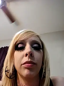 Snapshot of AmethystFoxx chatting on March 5, 2025, 7:17 pm AmethystFoxx online show from March 5, 2025, 7:17 pm