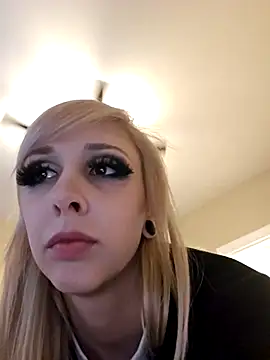 Snapshot of AmethystFoxx chatting on November 29, 2025, 9:40 pm AmethystFoxx online show from November 29, 2025, 9:40 pm