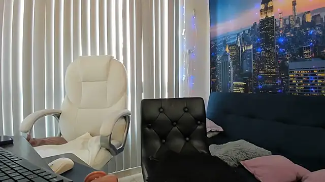 Snapshot of ashleymilf_1 chatting on February 19, 2025, 10:09 pm ashleymilf 1 online show from February 19, 2025, 10:09 pm