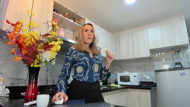 Snapshot of ashleymilf_1 chatting on November 10, 2025, 4:17 pm ashleymilf 1 online show from November 10, 2025, 4:17 pm