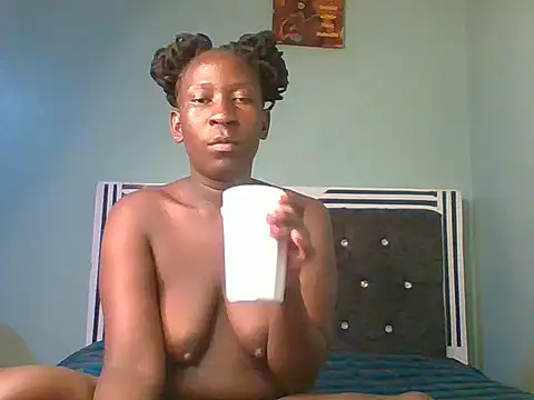 Snapshot of blackcuteebony chatting on October 5, 2025, 7:45 pm blackcuteebony online show from October 5, 2025, 7:45 pm