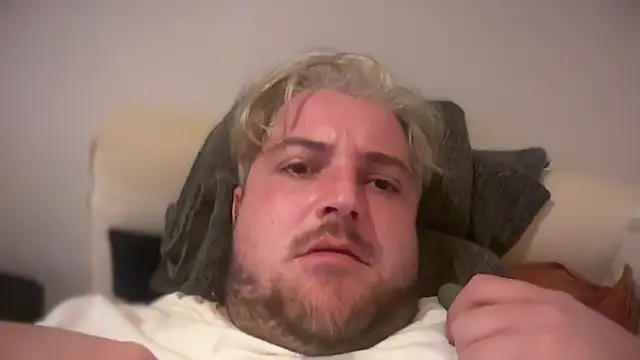 Snapshot of cazzo90p chatting on October 13, 2025, 12:32 am cazzo90p online show from October 13, 2025, 12:32 am