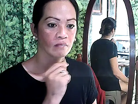 yummy 21xxx online show from October 28, 2025, 4:49 am