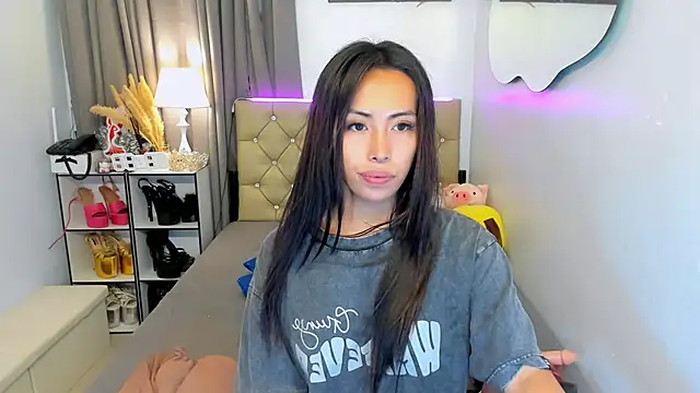 reighnempress online show from March 22, 2025, 5:17 am