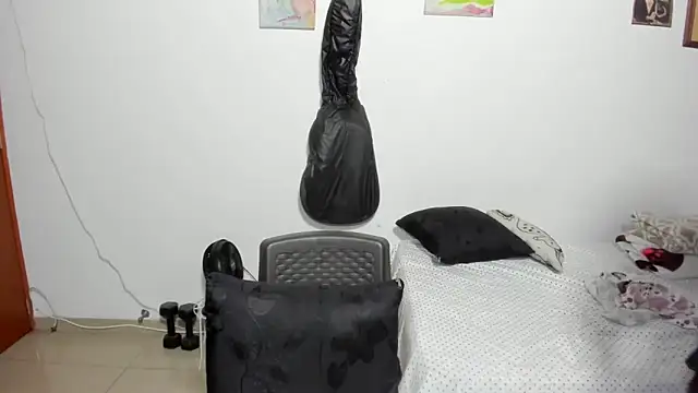 Snapshot of D-yanamilf chatting on September 18, 2025, 9:33 am D-yanamilf online show from September 18, 2025, 9:33 am