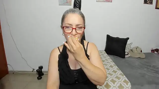 Snapshot of D-yanamilf chatting on October 16, 2025, 8:15 am D-yanamilf online show from October 16, 2025, 8:15 am