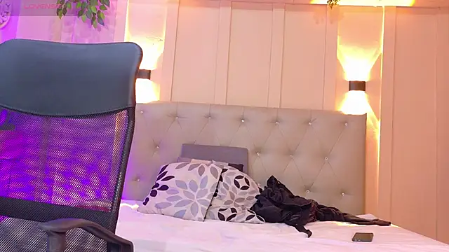 nicol snow online show from November 25, 2025, 1:11 pm