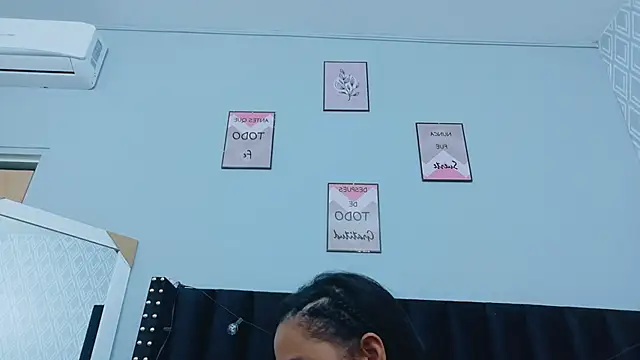 Snapshot of colombiamommy chatting on October 30, 2025, 12:28 pm colombiamommy online show from October 30, 2025, 12:28 pm