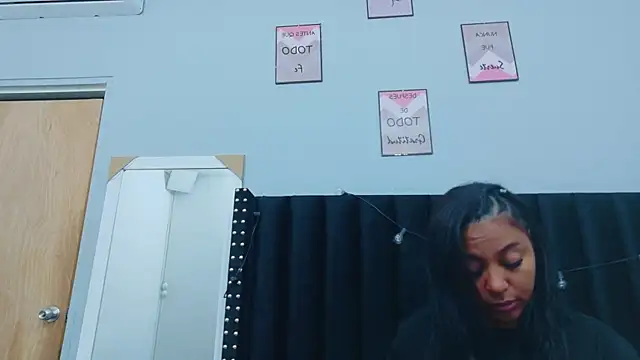 Snapshot of colombiamommy chatting on November 21, 2025, 12:37 pm colombiamommy online show from November 21, 2025, 12:37 pm