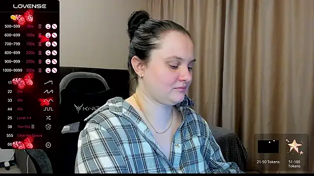 AlanaBrox online show from November 17, 2025, 11:43 pm