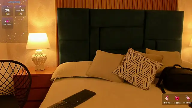 Snapshot of Kareena_chopra chatting on September 30, 2025, 12:32 pm Kareena chopra online show from September 30, 2025, 12:32 pm