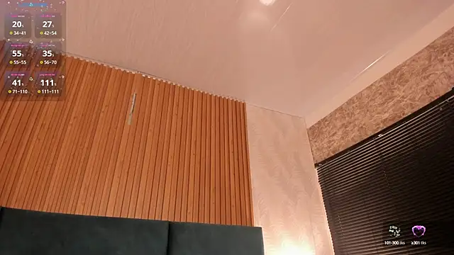 Snapshot of Kareena_chopra chatting on October 16, 2025, 1:23 pm Kareena chopra online show from October 16, 2025, 1:23 pm