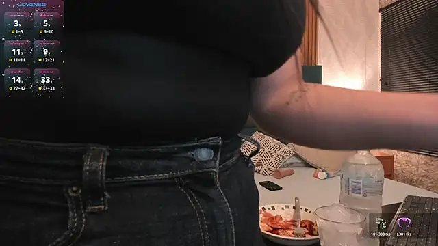 Snapshot of Kareena_chopra chatting on October 22, 2025, 12:38 pm Kareena chopra online show from October 22, 2025, 12:38 pm