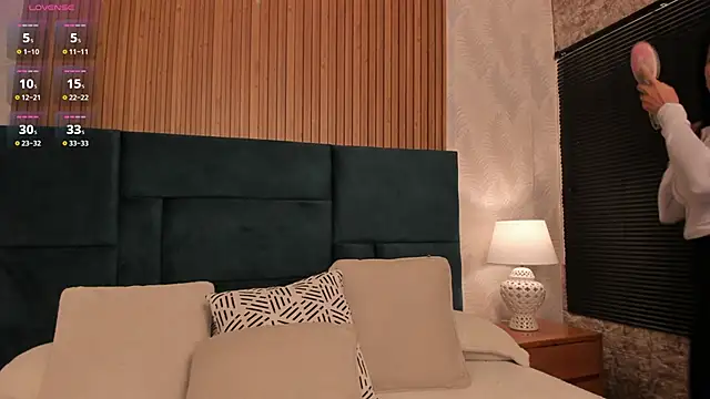 Snapshot of Kareena_chopra chatting on November 12, 2025, 1:55 pm Kareena chopra online show from November 12, 2025, 1:55 pm