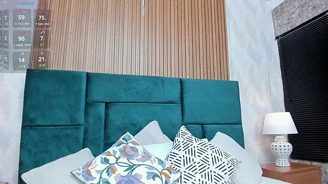 Snapshot of Kareena_chopra chatting on December 3, 2025, 12:47 pm Kareena chopra online show from December 3, 2025, 12:47 pm