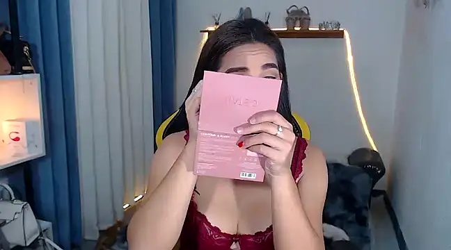 Snapshot of MarieLoveGlamorous chatting on January 3, 2025, 12:19 pm MarieLoveGlamorous online show from January 3, 2025, 12:19 pm