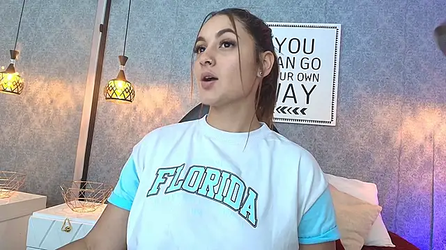 Snapshot of Emiily_W chatting on January 26, 2025, 5:02 pm Emiily W online show from January 26, 2025, 5:02 pm