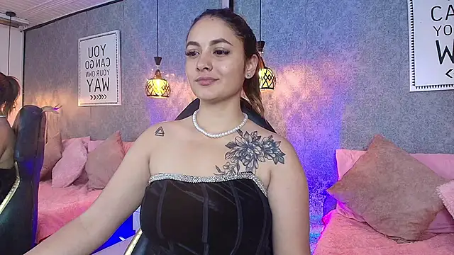 Snapshot of Emiily_W chatting on February 7, 2025, 9:58 am Emiily W online show from February 7, 2025, 9:58 am