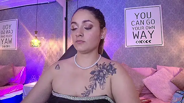 Snapshot of Emiily_W chatting on February 7, 2025, 1:43 pm Emiily W online show from February 7, 2025, 1:43 pm