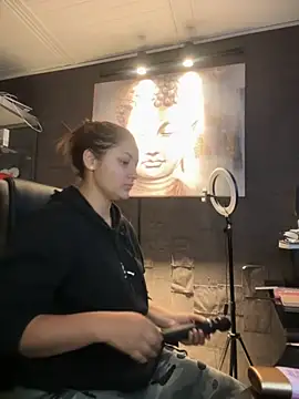 Snapshot of Emiily_W chatting on October 27, 2025, 9:35 am Emiily W online show from October 27, 2025, 9:35 am