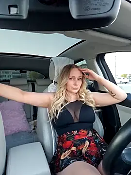 Snapshot of Bondgirl_013 chatting on October 29, 2025, 2:19 pm Bondgirl 013 online show from October 29, 2025, 2:19 pm