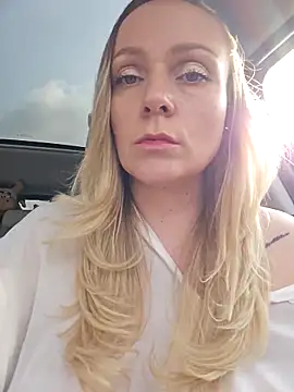 Snapshot of Bondgirl_013 chatting on November 15, 2025, 10:34 am Bondgirl 013 online show from November 15, 2025, 10:34 am