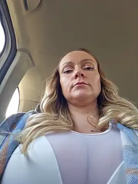 Snapshot of Bondgirl_013 chatting on November 23, 2025, 10:04 am Bondgirl 013 online show from November 23, 2025, 10:04 am