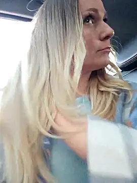 Snapshot of Bondgirl_013 chatting on November 27, 2025, 1:35 pm Bondgirl 013 online show from November 27, 2025, 1:35 pm