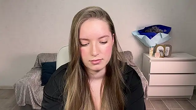 EvaMaddison online show from September 12, 2025, 7:47 pm