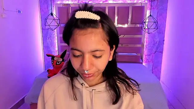 Snapshot of Nami_usagi chatting on December 5, 2024, 12:44 pm Nami usagi online show from December 5, 2024, 12:44 pm