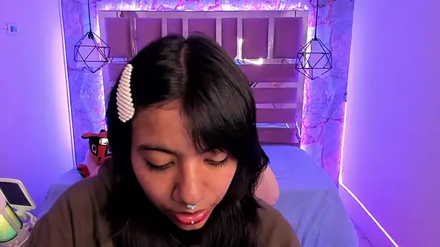 Snapshot of Nami_usagi chatting on December 6, 2024, 12:49 pm Nami usagi online show from December 6, 2024, 12:49 pm