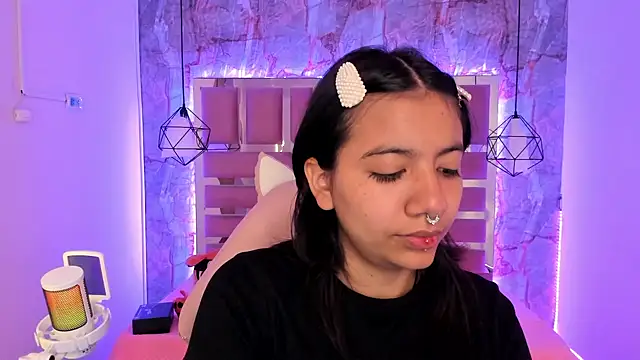 Snapshot of Nami_usagi chatting on December 21, 2024, 12:06 pm Nami usagi online show from December 21, 2024, 12:06 pm