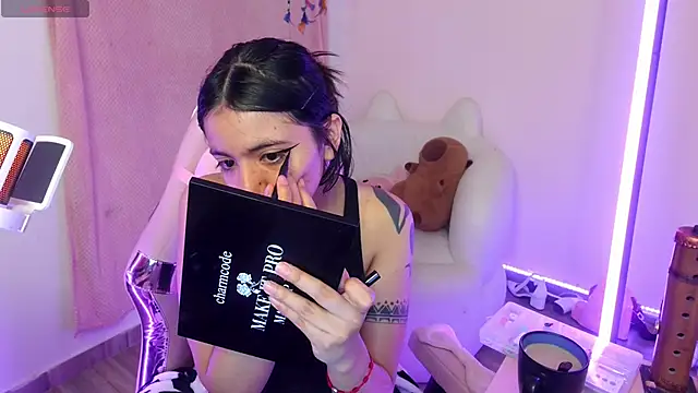 Snapshot of Nami_usagi chatting on September 21, 2025, 4:52 pm Nami usagi online show from September 21, 2025, 4:52 pm