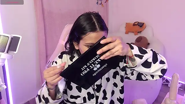 Snapshot of Nami_usagi chatting on October 10, 2025, 11:20 am Nami usagi online show from October 10, 2025, 11:20 am