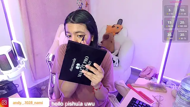 Snapshot of Nami_usagi chatting on November 10, 2025, 11:31 am Nami usagi online show from November 10, 2025, 11:31 am