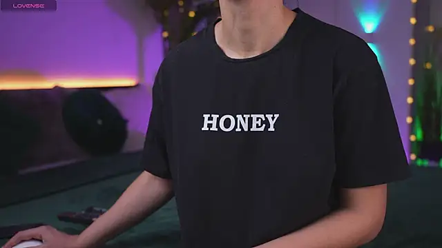 Lorettelorena online show from November 10, 2025, 7:57 pm