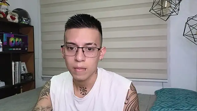 Snapshot of SIXXTOLOVE18 chatting on October 25, 2025, 10:48 pm SIXXTOLOVE18 online show from October 25, 2025, 10:48 pm