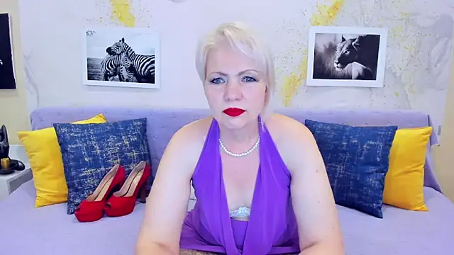 Snapshot of BeautyName chatting on March 18, 2025, 6:48 pm BeautyName online show from March 18, 2025, 6:48 pm