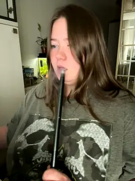 Snapshot of remirann_ chatting on December 6, 2024, 8:51 pm remirann online show from December 6, 2024, 8:51 pm