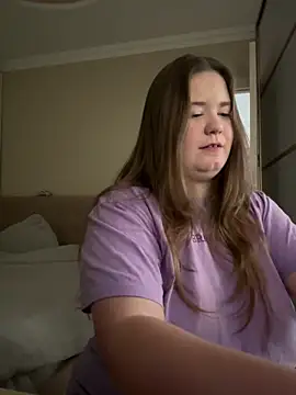 Snapshot of remirann_ chatting on December 14, 2024, 10:24 am remirann online show from December 14, 2024, 10:24 am