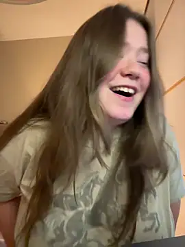 Snapshot of remirann_ chatting on January 10, 2025, 11:22 am remirann online show from January 10, 2025, 11:22 am